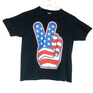 USA Flag Victory V Peace Fingers Hand T-Shirt Kids
